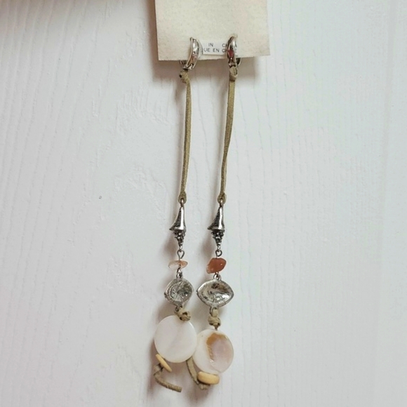 Free People Treasure Dangles/Mother of Pearl - Picture 6 of 9